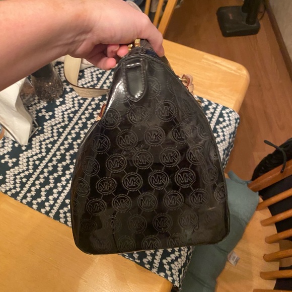 Michael Kors barrel bag. Great condition. - Picture 5 of 6